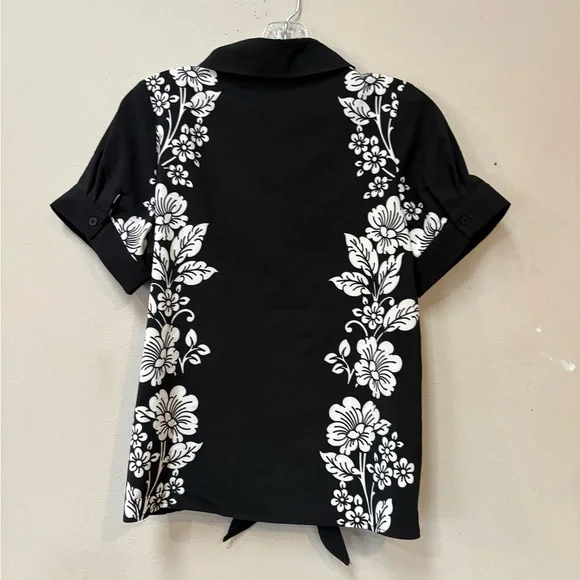 Rich & Famous Floral Button Front Tie Top NWT Size L - Picture 5 of 7